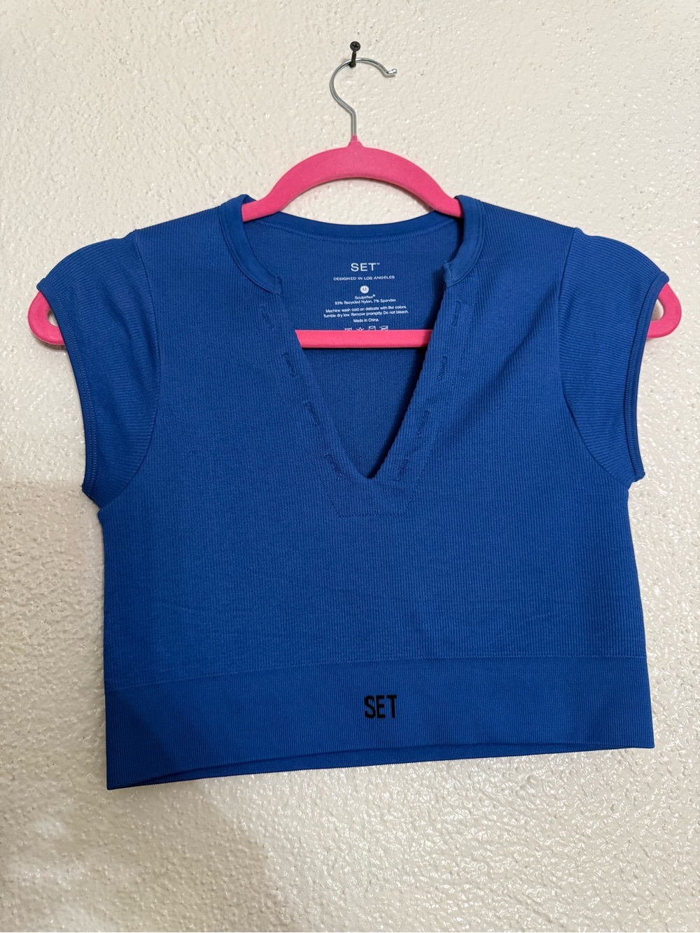 SET Active Royal Blue Short Sleeve V-Neck Crop Top sculpflex fabric size Medium